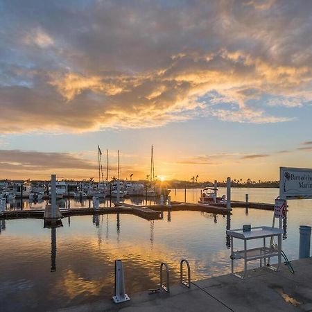 Апартаменты Marina Getaway On The Water! Нейплс Экстерьер фото