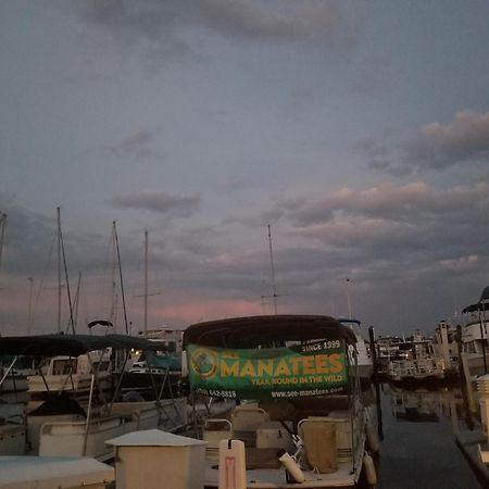 Апартаменты Marina Getaway On The Water! Нейплс Экстерьер фото