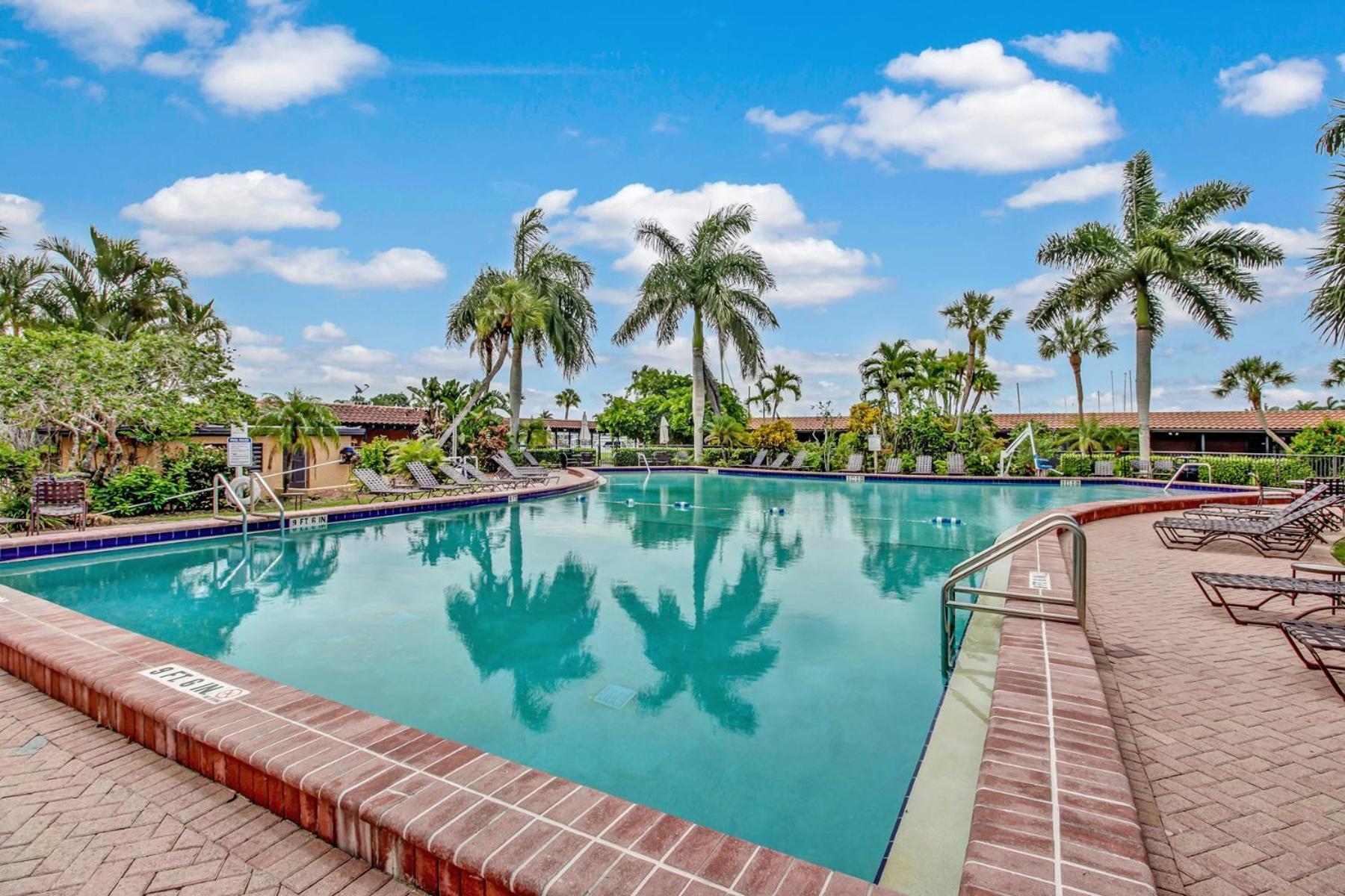 Апартаменты Marina Getaway On The Water! Нейплс Экстерьер фото