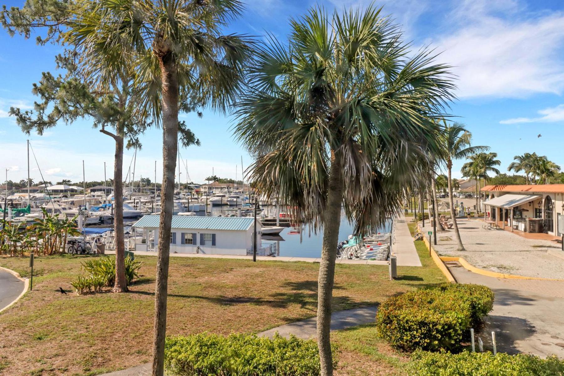Апартаменты Marina Getaway On The Water! Нейплс Экстерьер фото