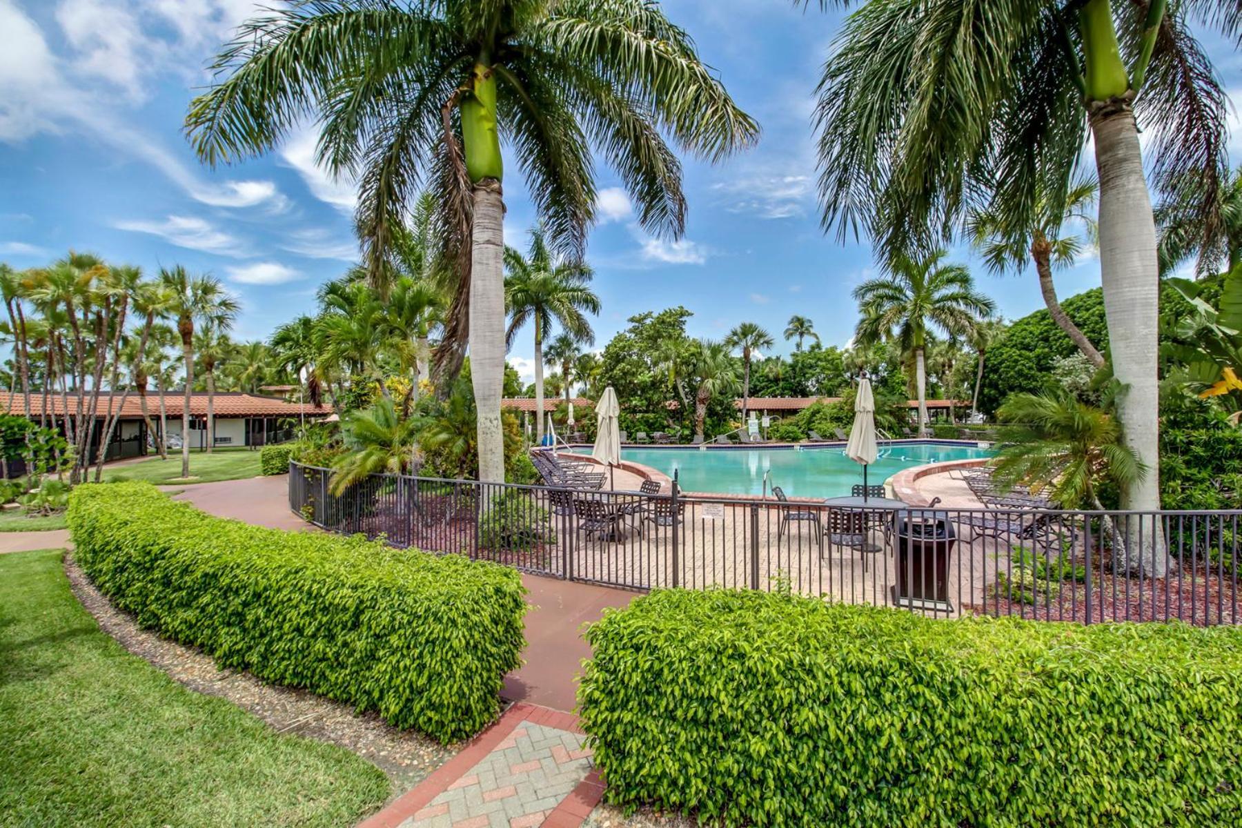 Апартаменты Marina Getaway On The Water! Нейплс Экстерьер фото