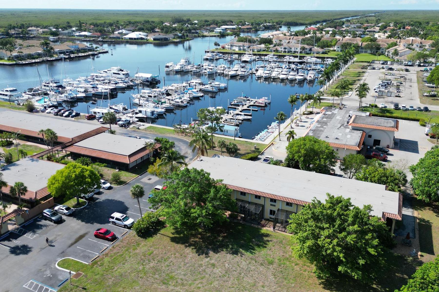 Апартаменты Marina Getaway On The Water! Нейплс Экстерьер фото