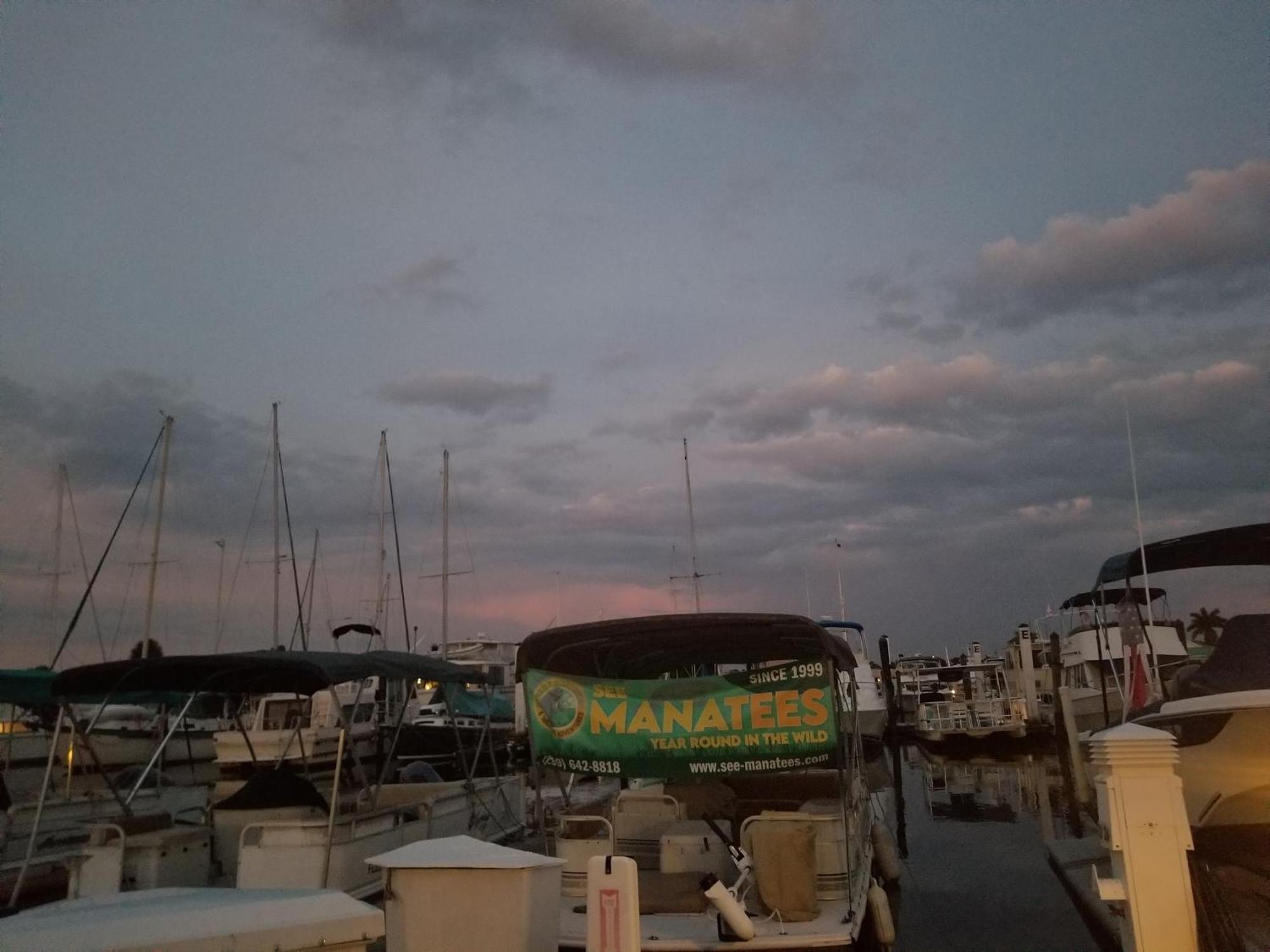 Апартаменты Marina Getaway On The Water! Нейплс Экстерьер фото